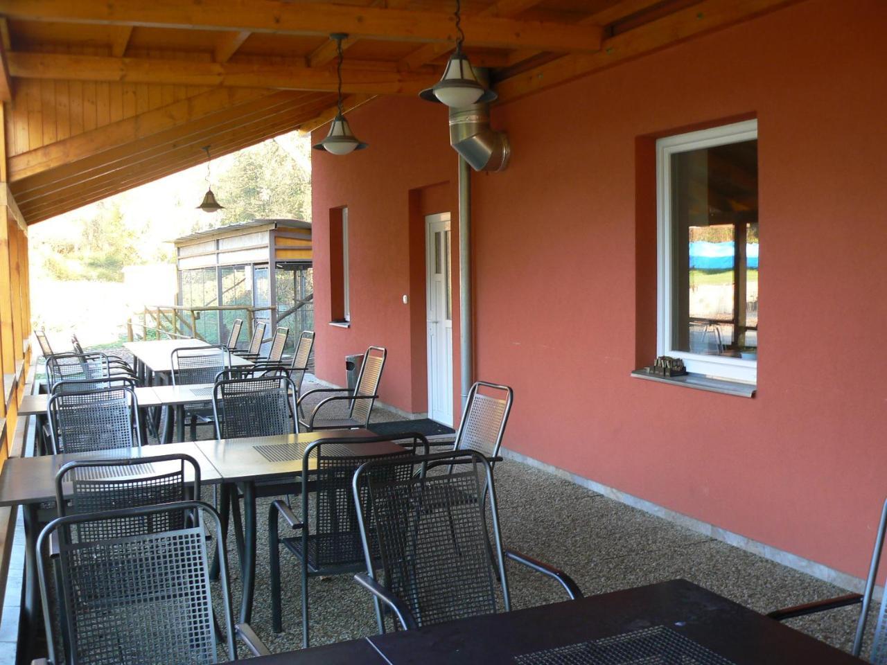 Penzion Amfik Bukovina Popovice  Exterior photo